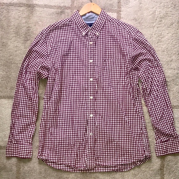 Large classic fit Tommy Hilfiger long sleeve button down shirt red plaid. - Picture 1 of 5